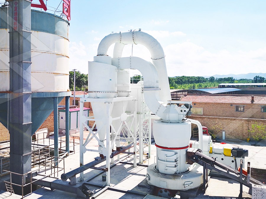 Industrial grinding mill for minerals