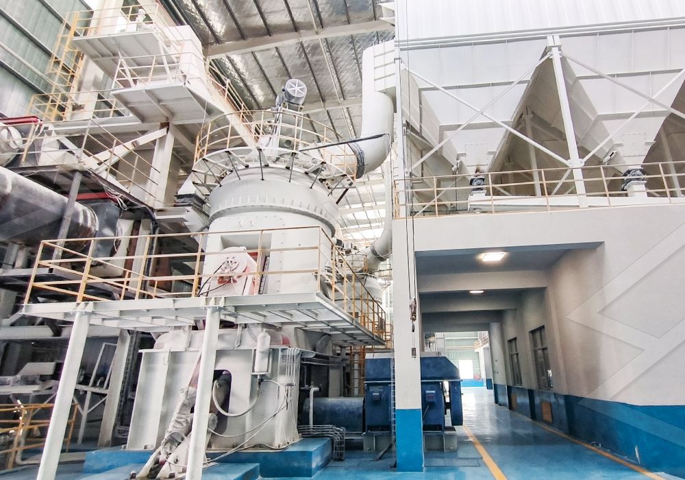 Vertical roller mill grinding chamber